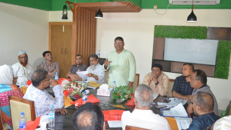 কেশবপুরে নারীদের স্বাবলম্বী করতে ছাগল বিতরণ