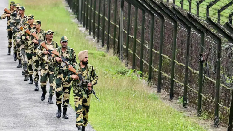 সীমান্তে বিএসএফের গুলিতে ২ বিএসএফ সদস্য নিহত...