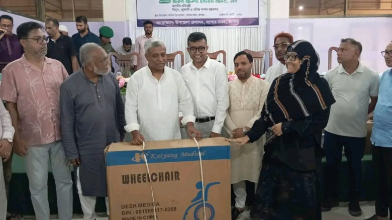 যশোর সদর হাসপাতালে রোগীদের জন্য ফ্যান, হুইলচেয়ার-ট...