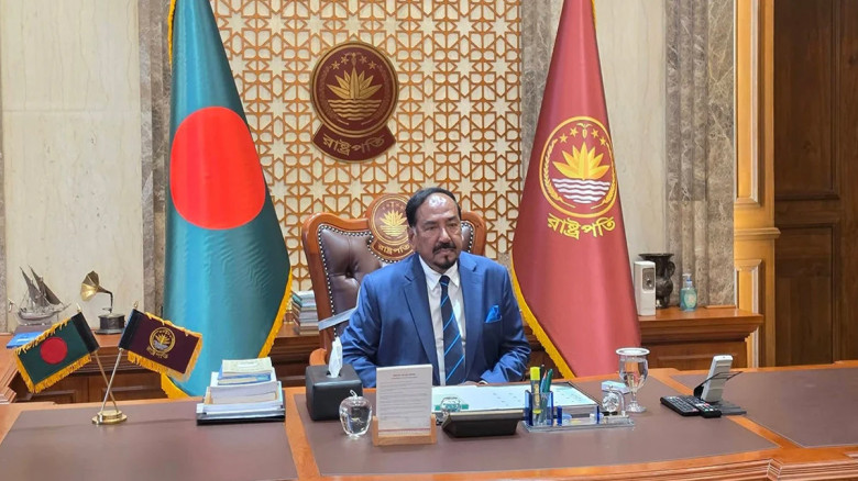 বঙ্গভবনে দাপ্তরিক কার্যক্রম শুরু করলেন ভারপ্রাপ্ত ...
