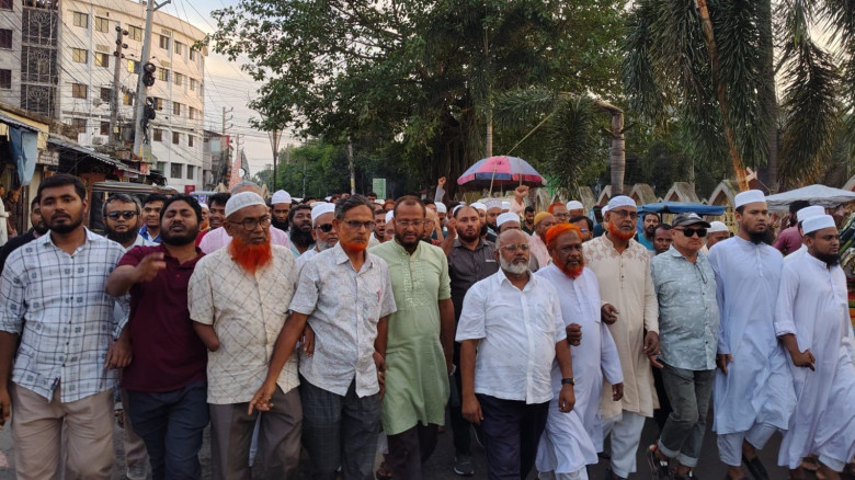 যশোরে জামায়াত আমীরের বাড়িতে সন্ত্রাসী হামলার প্রতিবাদে বিক্ষোভ মিছিল ও সমাবেশ