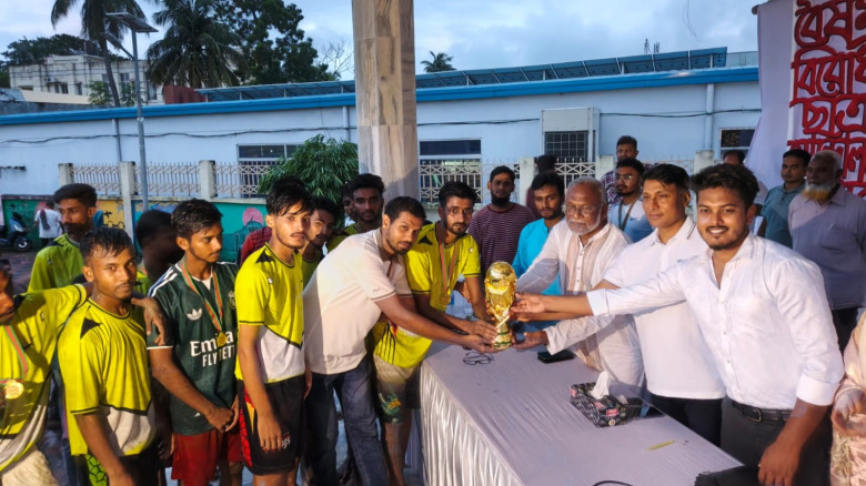 যশোরে ‘জুলাই শহীদ স্মৃতি ফুটবল’: ফাইনালে ‘শহীদ আনাস’কে হারিয়ে চ্যাম্পিয়ন ‘শহীদ মীর মুগ্ধ’