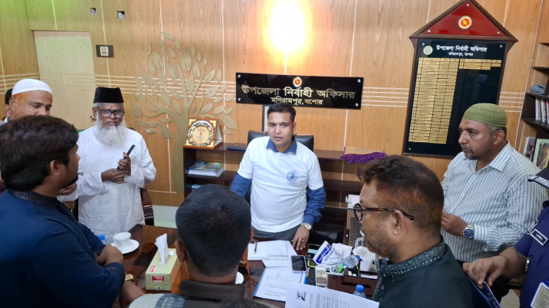 বিল কাকুড়িয়ার পানি নিষ্কাশনের দাবিতে এমপি ও ইউএনওকে স্মারকলিপি প্রদান