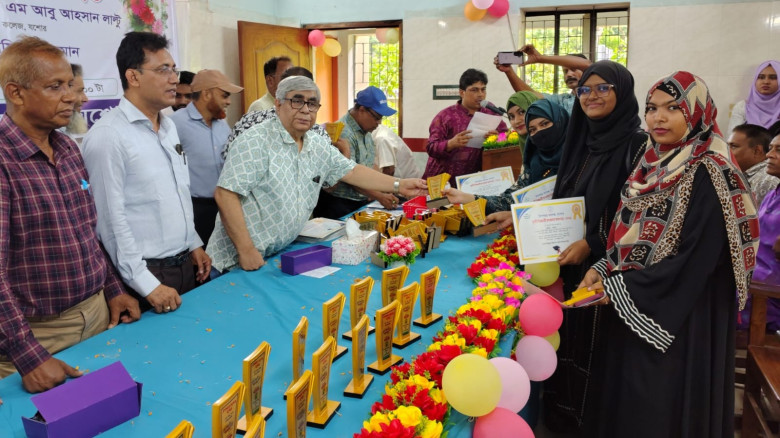 উপশহর কলেজে এসএসসি কৃতী শিক্ষার্থীদের সংবর্ধনা অনুষ্ঠিত