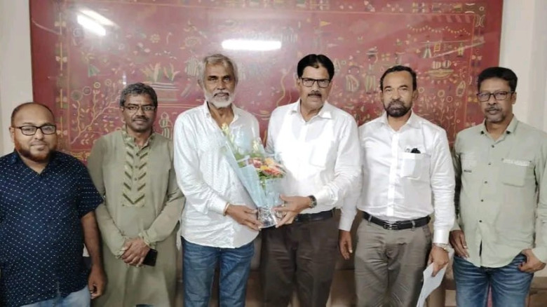 প্রেসক্লাব যশোরের নির্বাচন: দায়িত্ব গ্রহণ করল পরি...