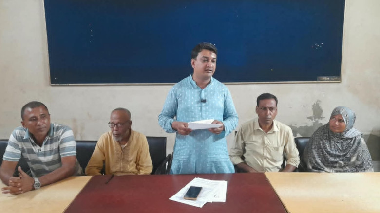 লেন্টুর বক্তব্যের প্রতিবাদে পিতার পাল্টা সংবাদ সম্মেলন