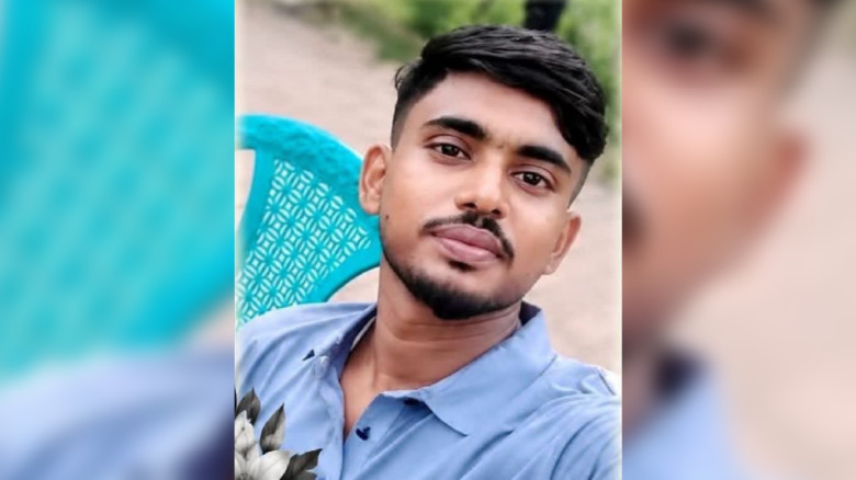 কেশবপুরে ভেজা শরীরে মোবাইল চার্জ দিতে গিয়ে বিদ্যুৎস্পৃষ্টে যুবকের মৃত্যু