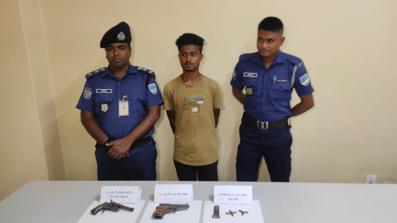 যশোরের অভয়নগরে অস্ত্রগুলিসহ বাহারুল হত্যা মামলার আসামি আটক