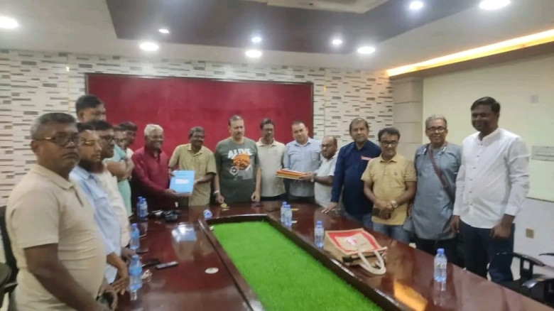প্রেসক্লাব যশোরের নবনির্বাচিত কমিটির দায়িত্ব গ্রহণ