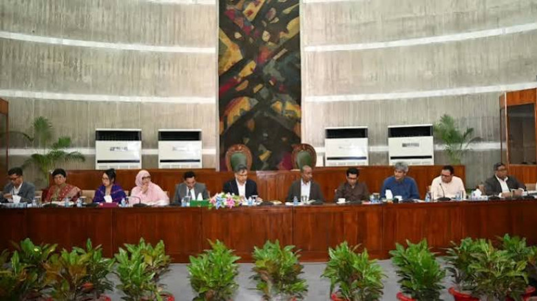 সংবিধানে ফিরছে নির্দলীয় তত্ত্বাবধায়ক সরকার ও গণভোট, জুলাই যোদ্ধাদের সাংবিধানিক সুরক্ষার ঘোষণা