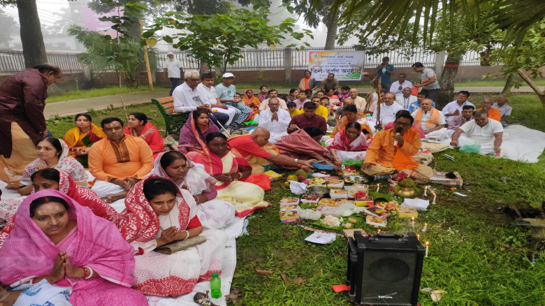 যশোরে পৌরপার্কে সনাতন ধর্ম সংঘের উদ্যোগে তিল তর্পণ অনুষ্ঠিত